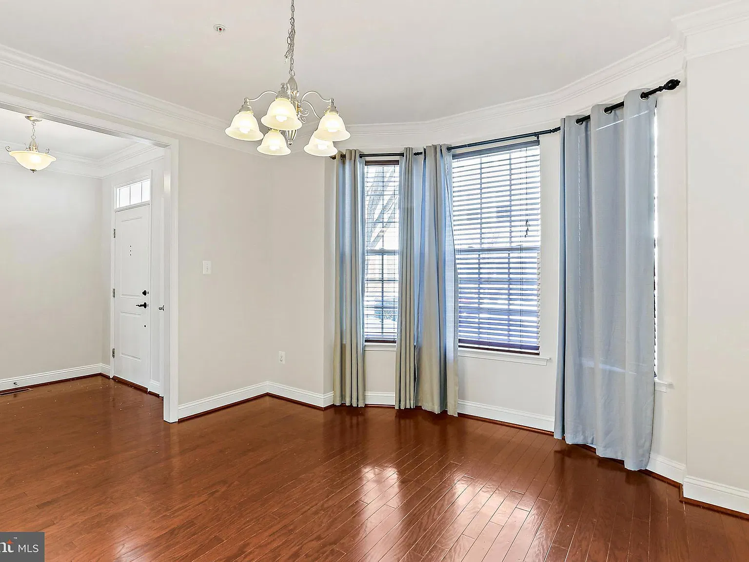 3 bed, 3.5 bath, 2288 sqft, $3,800 — Photo 2