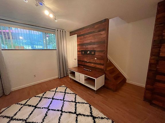 4th image of 227 Wellington Ct #2