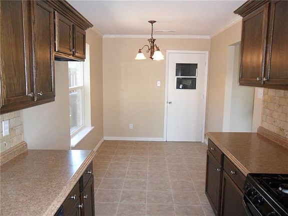 5th image of 1601 High Meadow Dr