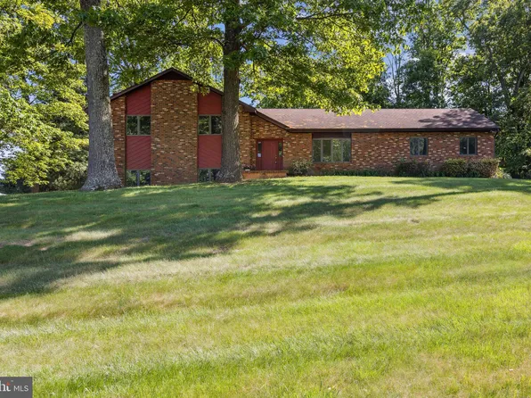 4203 Navajo Dr, Westminster, MD 21157