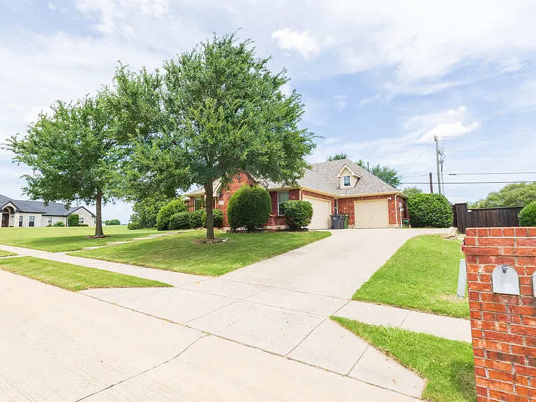 611 Table Rock Dr — Photo 4