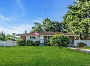 425 14th St, West Babylon, NY 11704