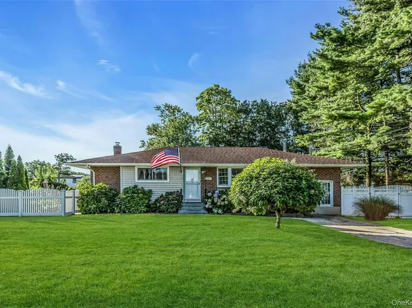 425 14th Street, West Babylon, NY 11704