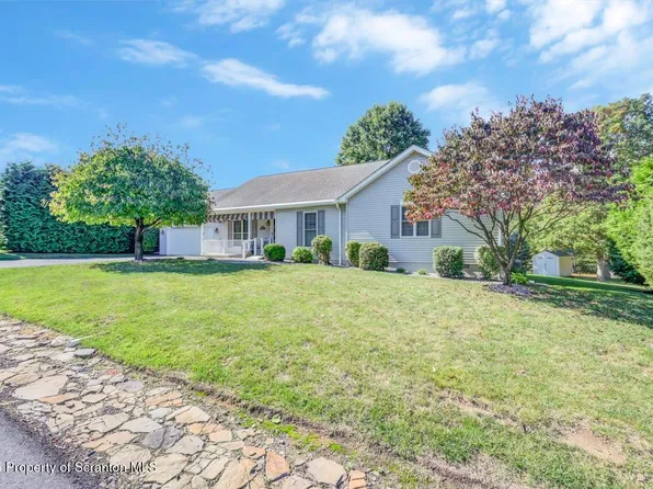 10 Ivy Ln, Dupont, PA 18641