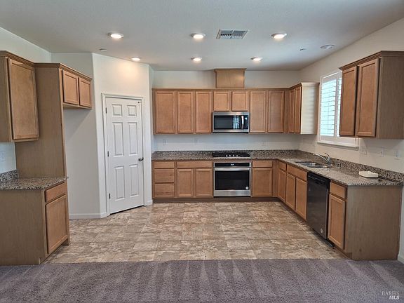 3rd image of 1440 Goldfield Lane