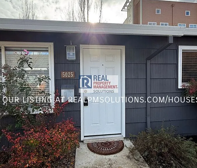 5025 NE 17th Ave — Photo 2