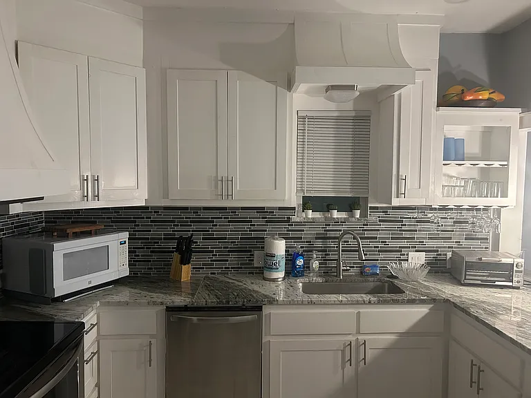 619 E Frank St — Photo 36