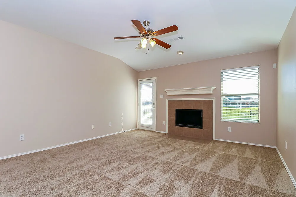 3 bed, 2.0 bath, 1806 sqft, $2,485 — Photo 3