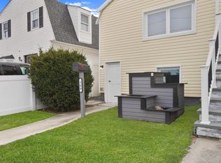 169 E Santa Barbara Rd, Lindenhurst, NY 11757