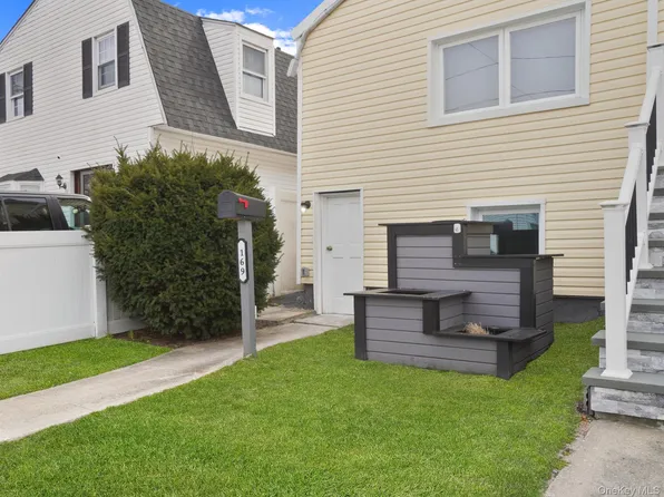 169 E Santa Barbara Rd, Lindenhurst, NY 11757