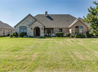 2405 Edinburgh Dr, Crowley, TX 76036