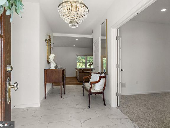 5th image of 123 Evergreen Dr