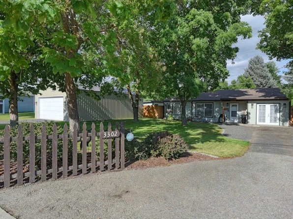 3302 N Vista Rd, Millwood, WA 99212
