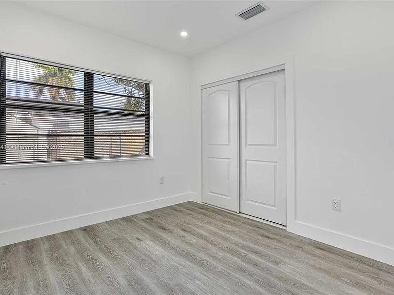 SW 34th Ct — Photo 9