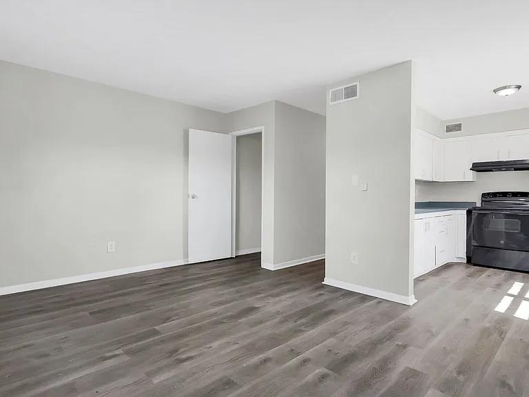 2405 Belcher Dr #B — Photo 48