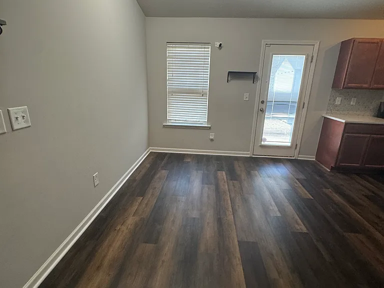1617 Friendly Rd — Photo 4