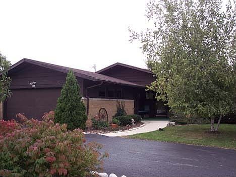 1st image of 502 W Riverbend Dr