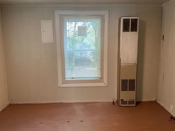 5th image of 320 Redding St