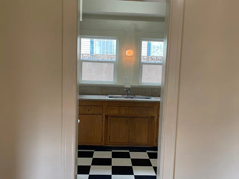 324 S Coronado St — Photo 28
