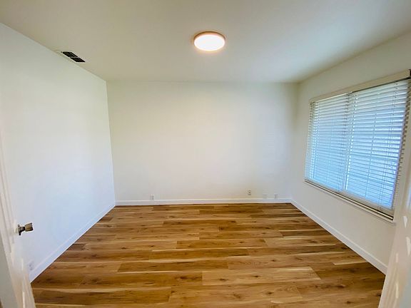 3rd image of 5622 Laguna Park Dr