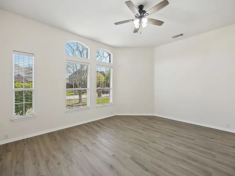 5193 Rolling Hills Dr — Photo 4