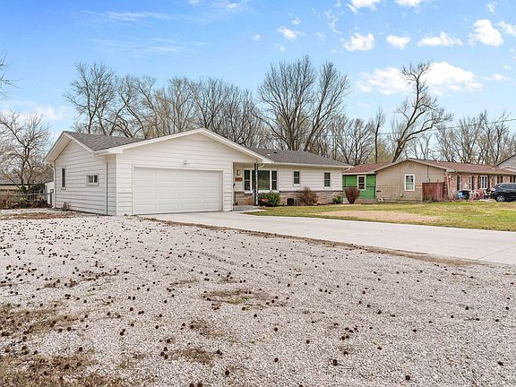 3rd image of 5456 S Hazel Avenue