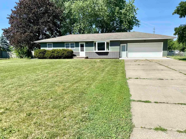 3867 Cedar Terrace Dr, Waterloo, IA 50702
