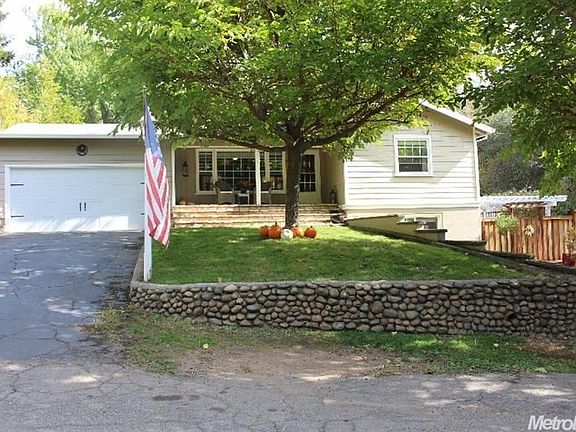 3rd image of 4016 Canyon Dr
