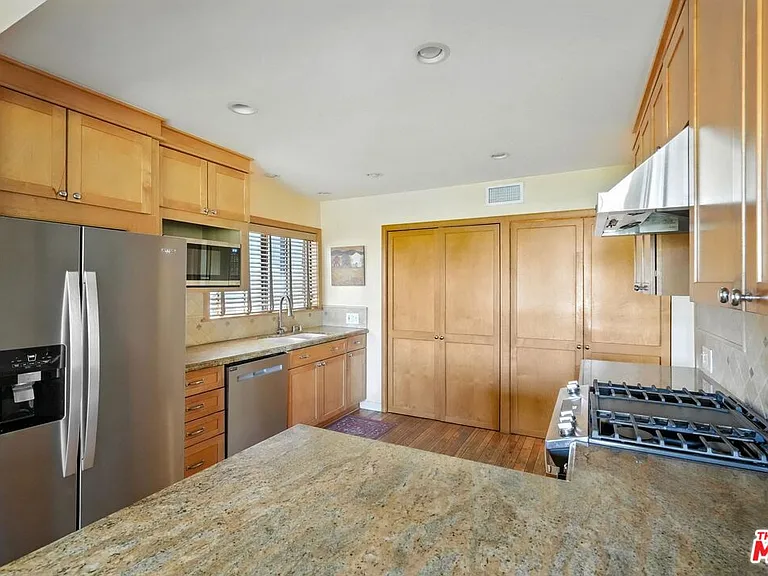730 Basin Dr — Photo 17