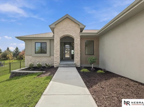 21007 E St, Omaha, NE 68022