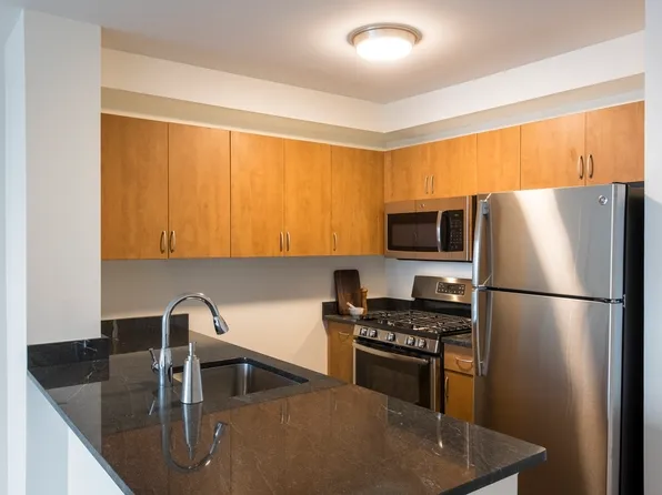 66 West 38th Street 17E image 3 of 13