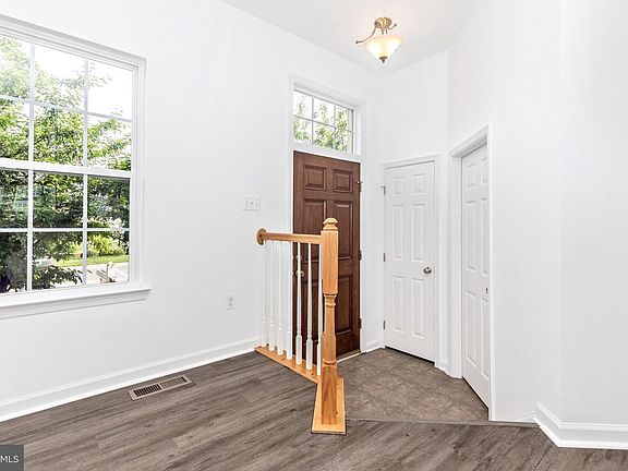 3rd image of 4 Wash House Cir