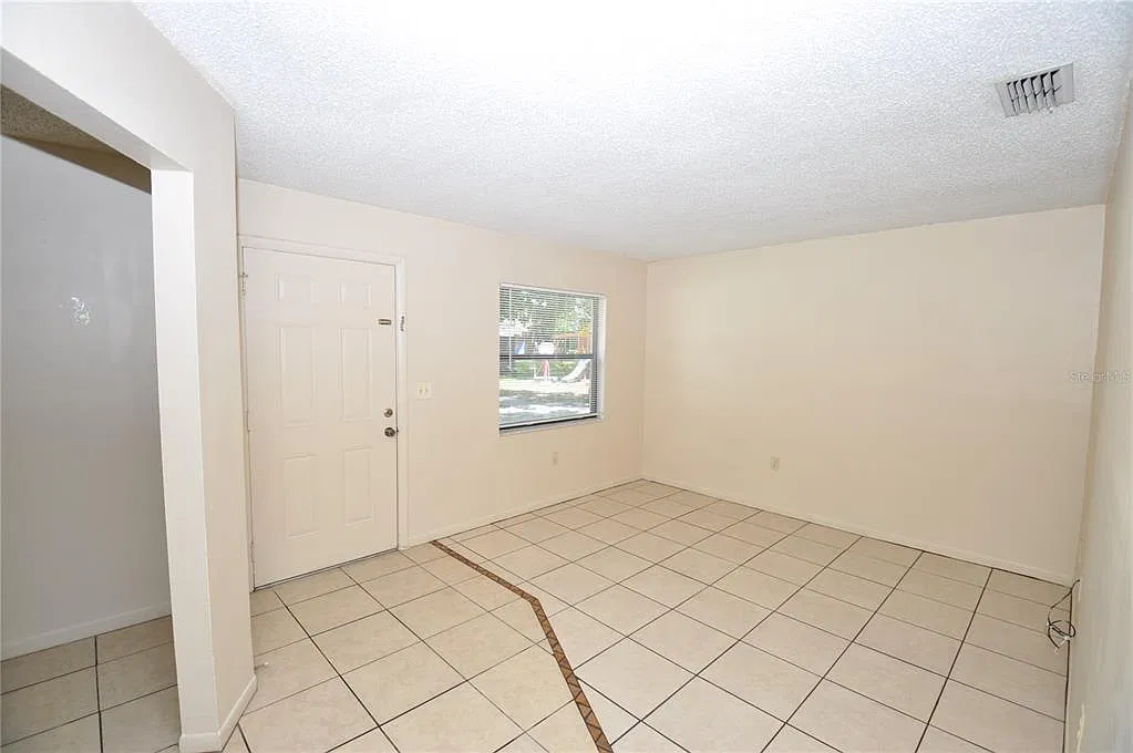 2 bed, 1.0 bath, 708 sqft, $1,195 — Photo 3