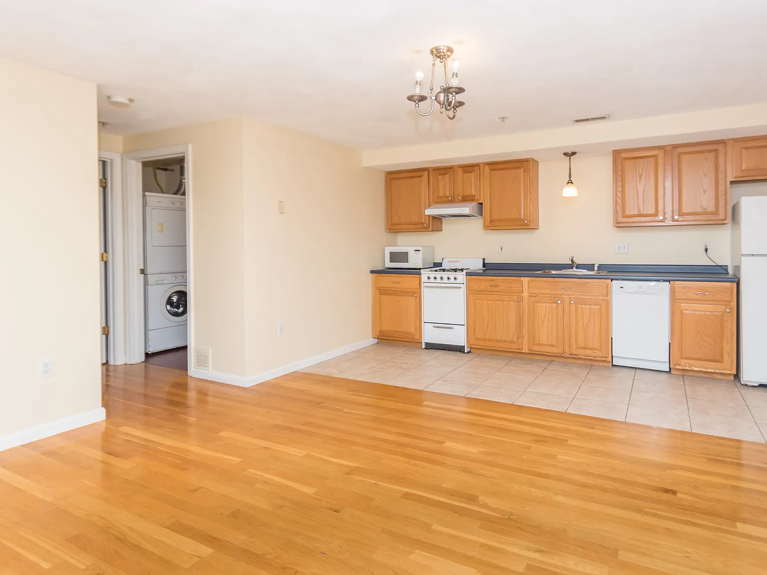 1 bed, 602 sqft, $2,100 — Photo 3