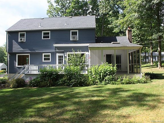3rd image of 25 Eastwood Dr