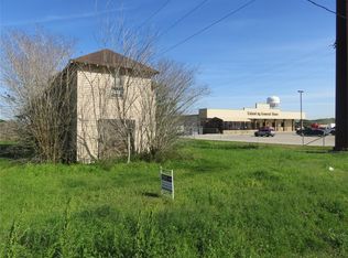 905 S Wharton St, El Campo, TX 77437