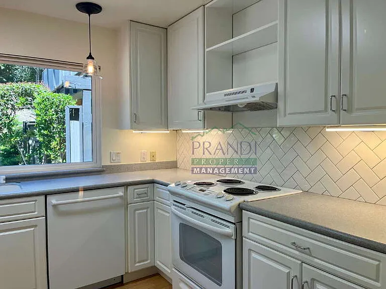 137 Pixley Ave — Photo 3