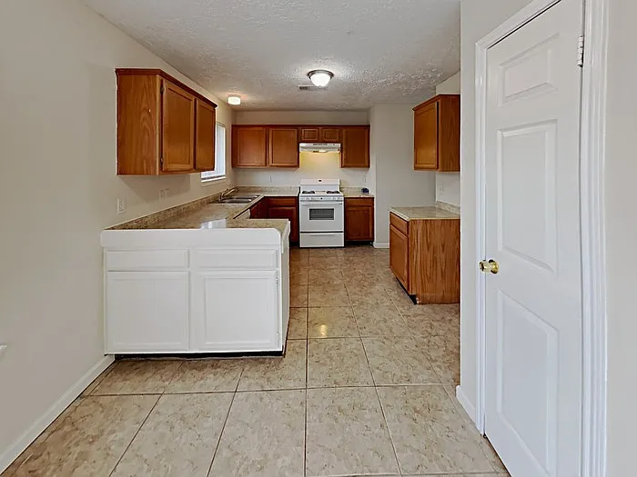 907 Briarcreek Dr — Photo 7