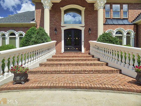 4th image of 721 Bethpage Dr