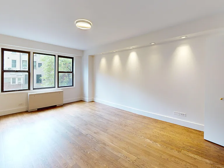 220 E 63rd St #2A — Photo 4