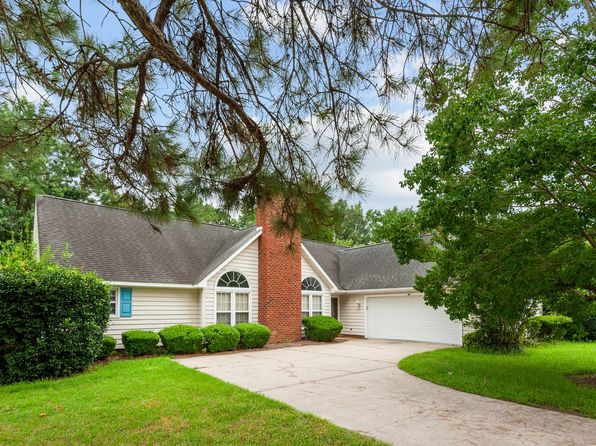221 Forest Oaks Dr