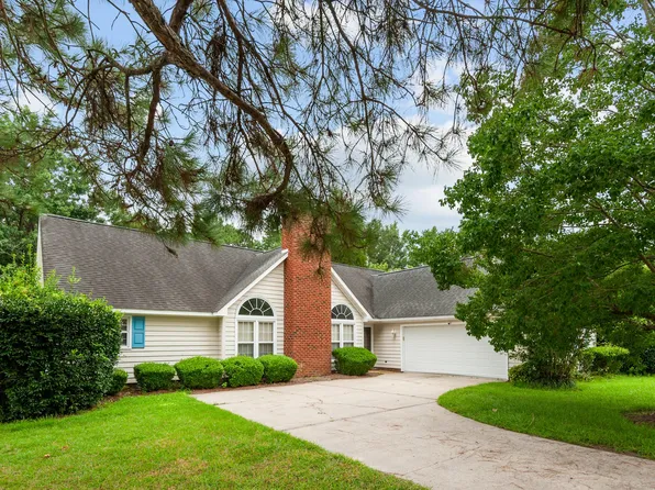 221 Forest Oaks Dr, New Bern, NC 28562