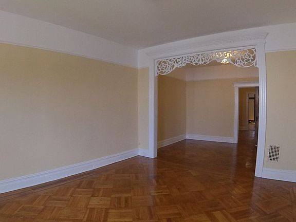 3rd image of 1522 Putnam Ave #1A