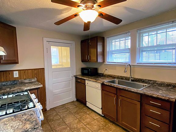 5th image of 2038 Plainfield Ave NE