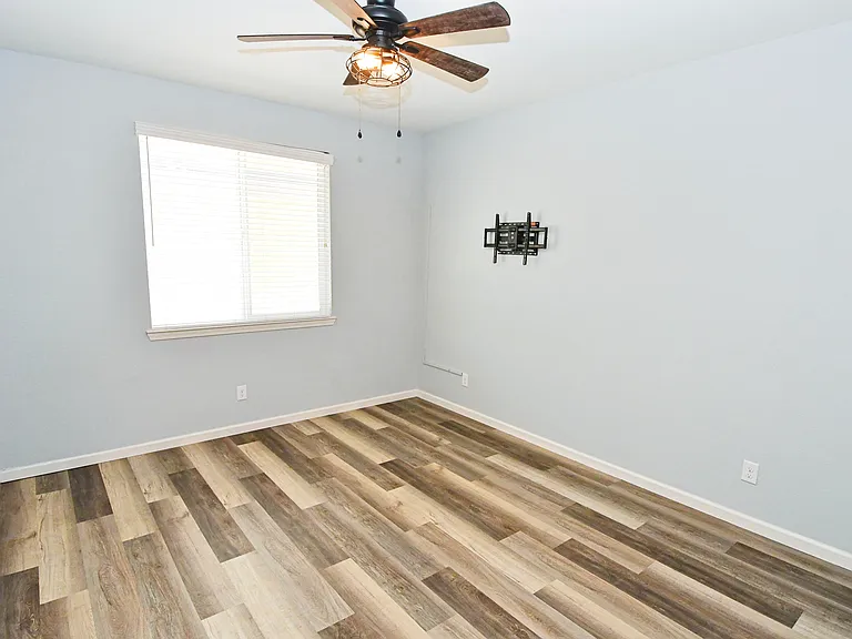 974 W End St — Photo 11
