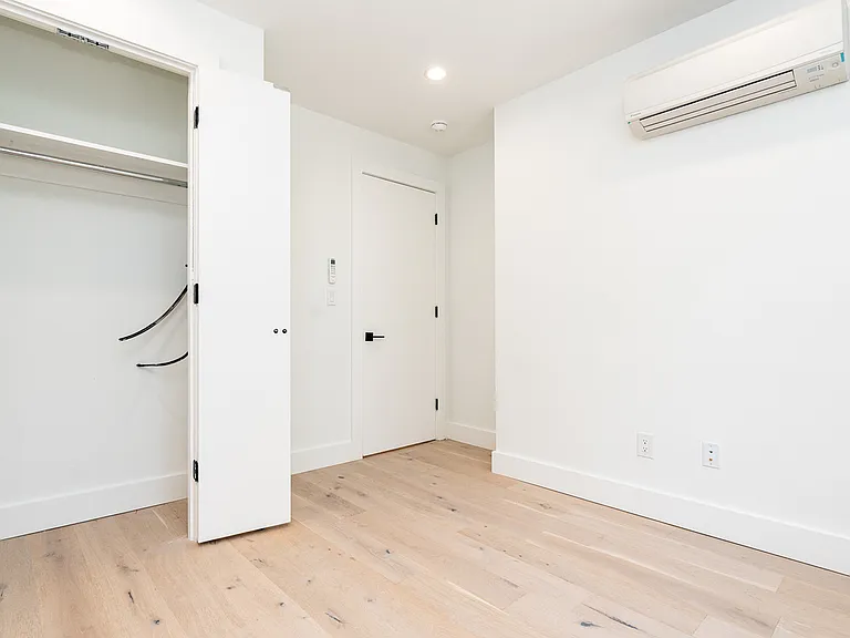 485 Tompkins Ave #3B — Photo 2