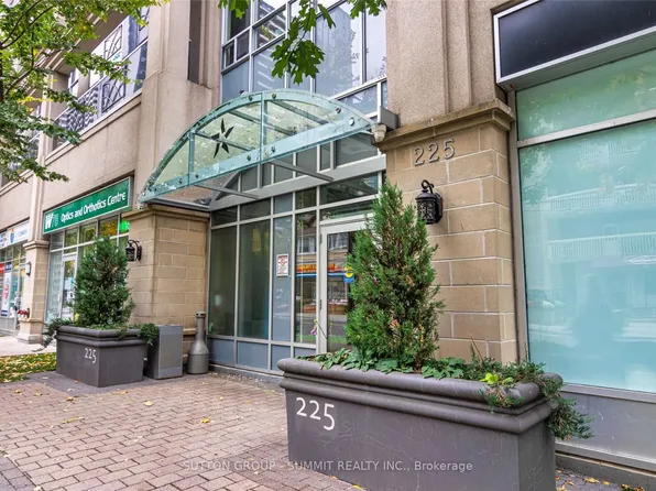 225 Wellesley St E #805, Toronto, ON M4X 1X8