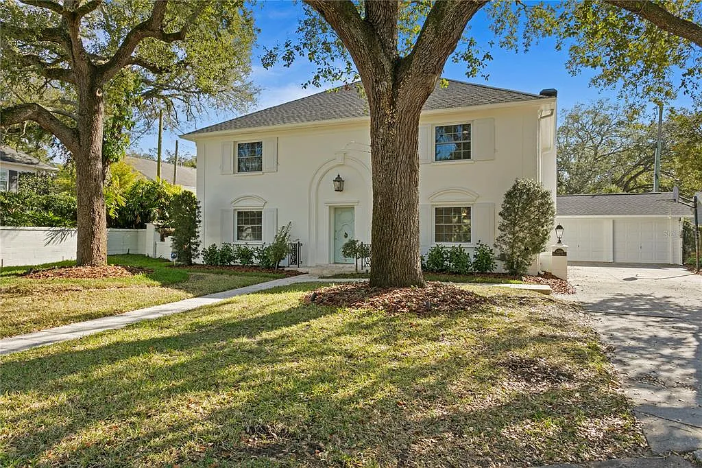 4 bed, 2.5 bath, 2772 sqft, $8,000 — Photo 2