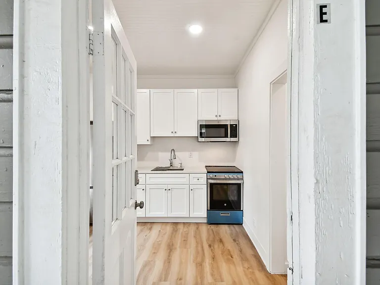 215 S Howard Ave #E — Photo 3