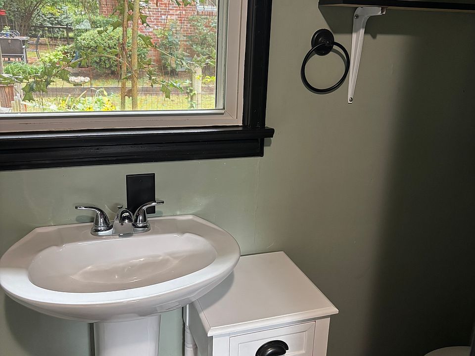1st image of 925 Baillio Dr #925